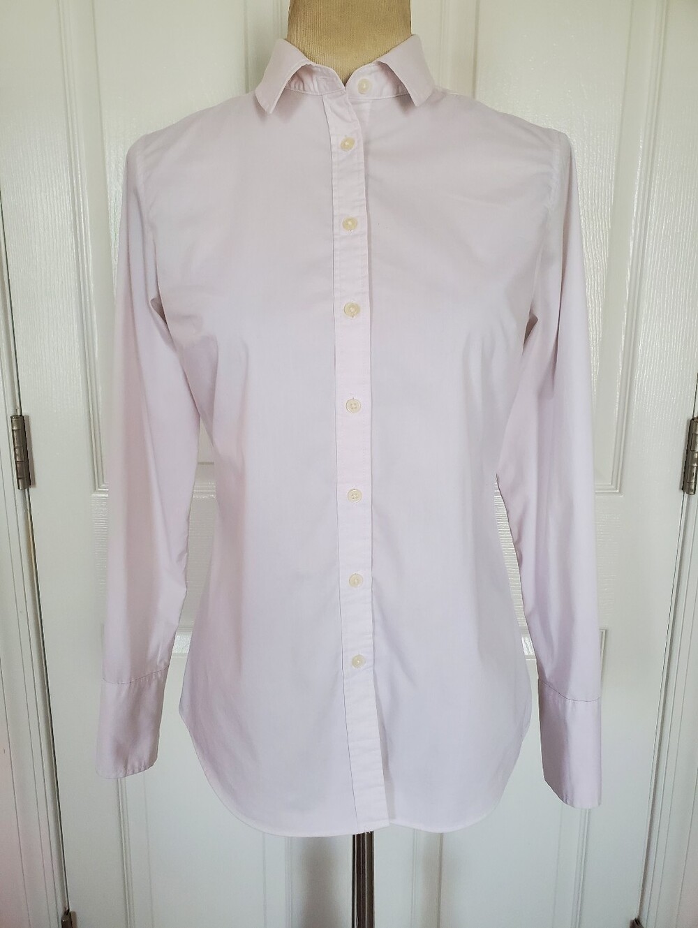 Banana Republic "RileyII" Shirt Designed to Create a Tailored Silhoutte (Size 6) - Picture 5 of 16